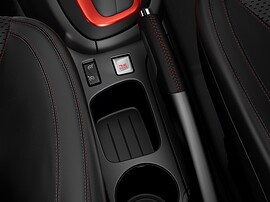 Renault Clio RS 1.6 MT: Центральная консоль с ручником