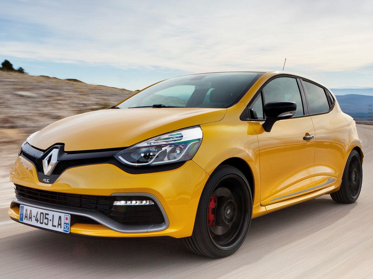 Renault Clio RS 1.6 MT: Три четверти спереди