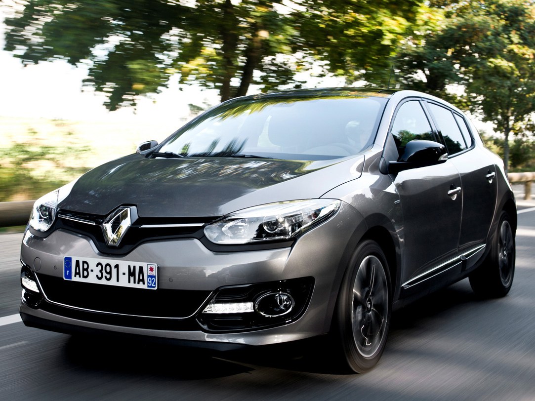 Renault Megane 5-дв. (III поколение 2-й рестайлинг, 2014 - 2016 г.в.): Три четверти спереди в движении