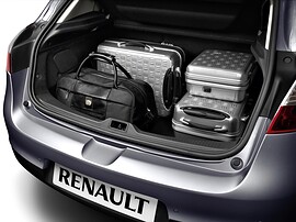 Renault Megane хэтчбек 5-дв. (III поколение, 2009 - 2012 г.в.): Открытый багажник с чемоданами