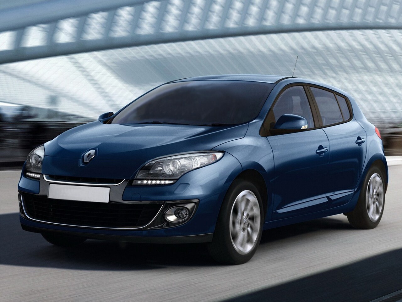 Renault Megane 5-дв. хэтчбек 5-дв. 1.6 MT Confort: Три четверти спереди в движении