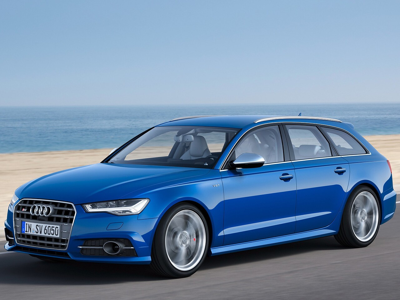 Audi S6 Avant универсал (C7 рестайлинг, 2014 - 2018 г.в.): вид спереди сбоку на побережье