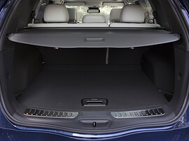 Renault Koleos 2.0 AT Executive: Багажник с шторкой