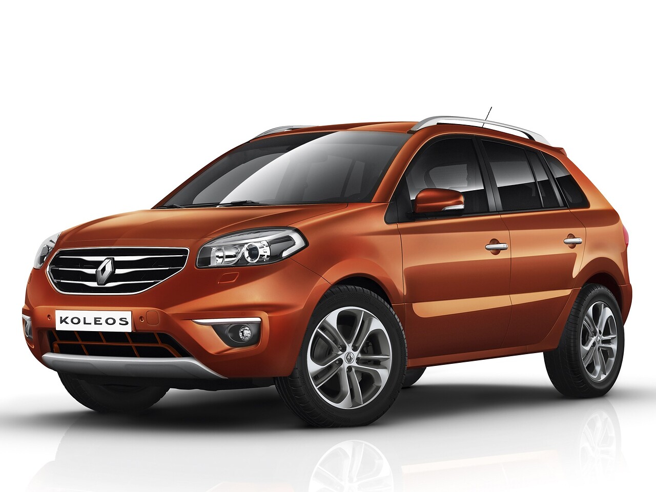 Renault Koleos (I поколение рестайлинг, 2011 - 2013 г.в.): Три четверти спереди в студии