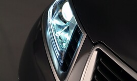 Saab 9-5 (II поколение, 2010 - 2011 г.в.): Включённая передняя фара