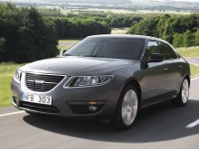 Saab 9-5: Три четверти спереди в движении по холмистой дороге