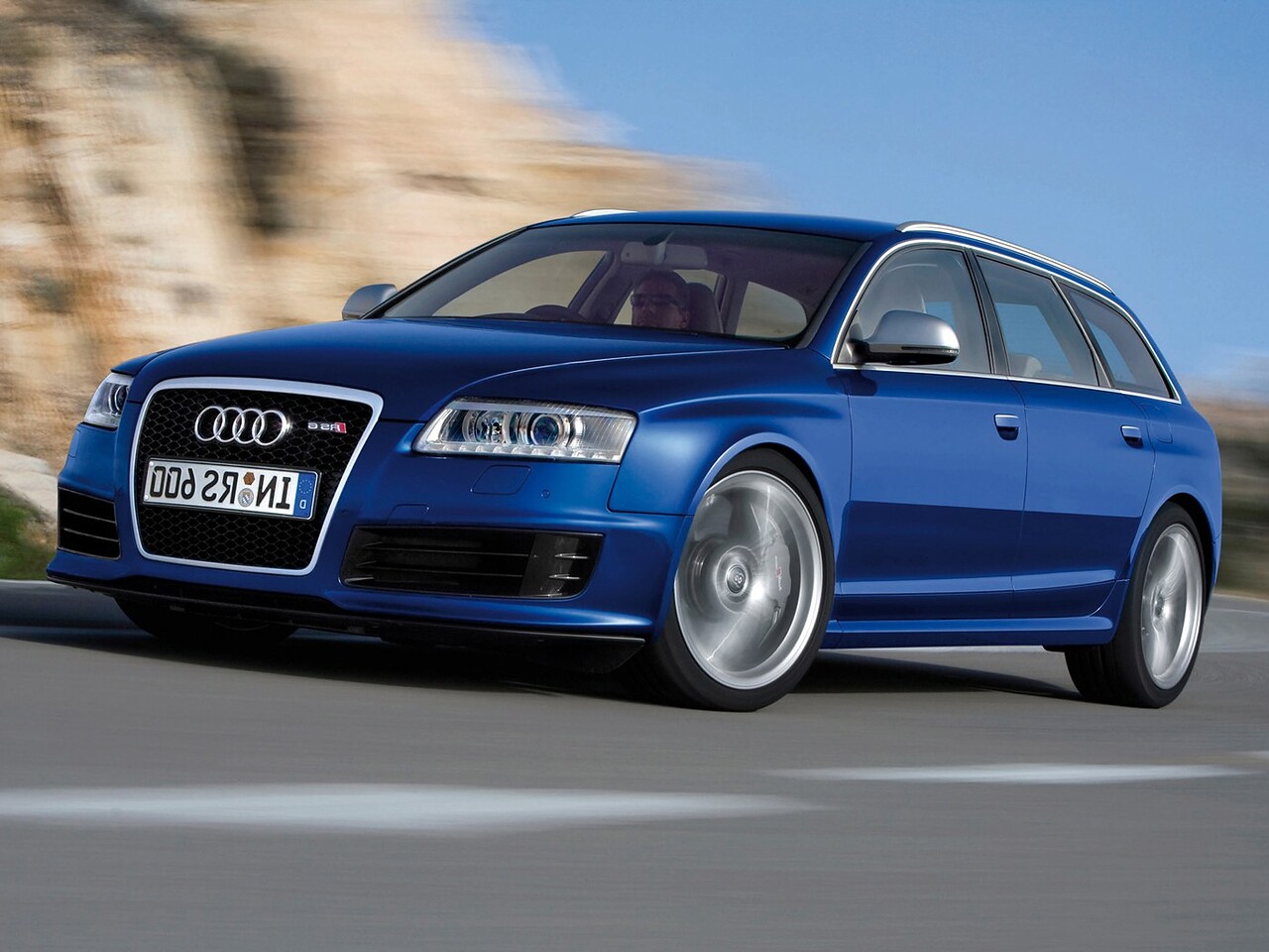 Audi RS6 универсал (4F, C6, 2007 - 2013 г.в.): вид спереди сбоку в студии