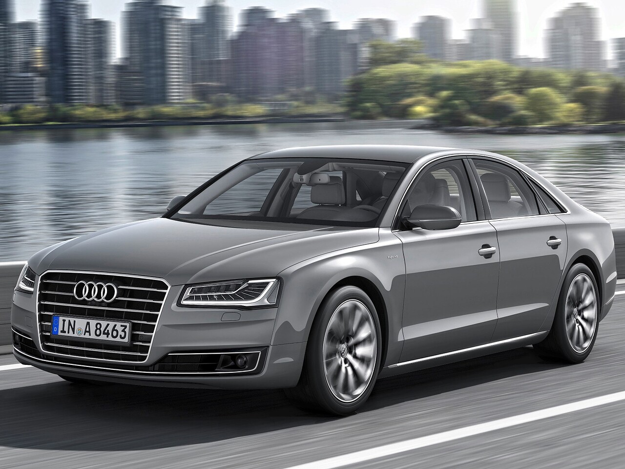 Audi A8 4.0L TFSI quattro AT A8 L: вид спереди сбоку на набережной с городом