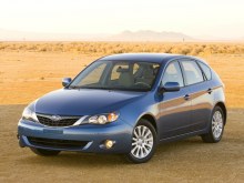 Subaru Impreza хэтчбек 5-дв.: Три четверти спереди на грунтовой дороге