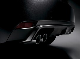 Subaru WRX STI хэтчбек 5-дв. 2.5 AT AE: Крупный план заднего бампера и выхлопа