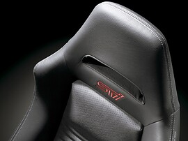 Subaru WRX STI хэтчбек 5-дв. 2.5 AT AE: Крупный план спортивного сиденья