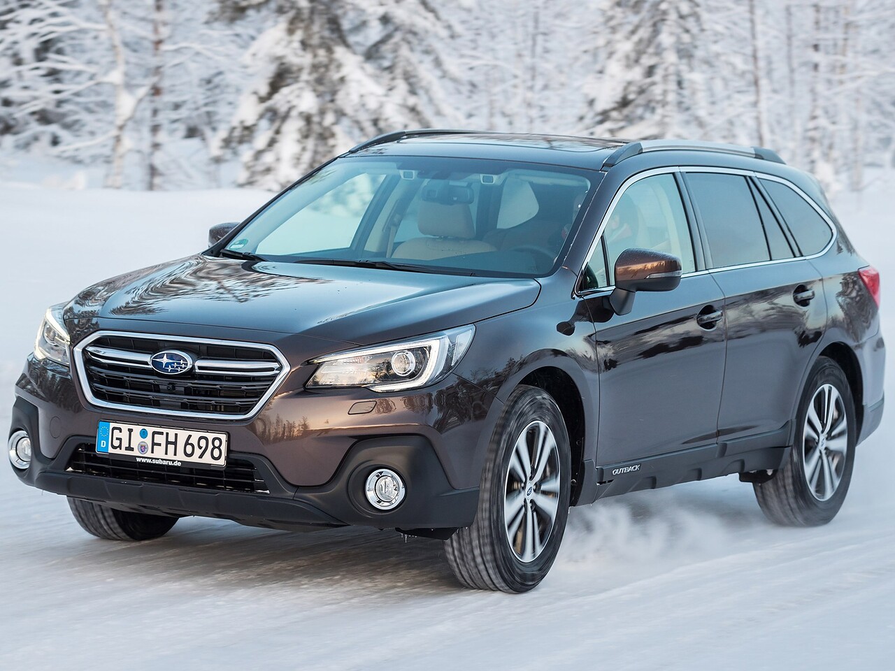 Subaru Outback (V поколение рестайлинг, 2018 - 2021 г.в.): Три четверти спереди на снегу