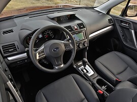 Subaru Forester 2.5 i-L AT CB: Салон с места переднего пассажира
