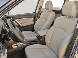 Subaru Forester 2.5 i-L AT CB: Передние сиденья со светлой обивкой