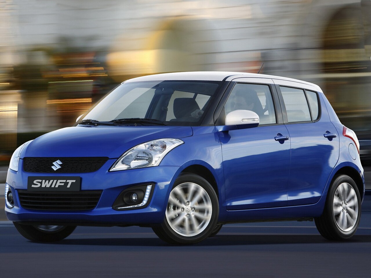 Suzuki Swift 5-дв. (V поколение, 2013 - 2015 г.в.): Три четверти спереди в движении