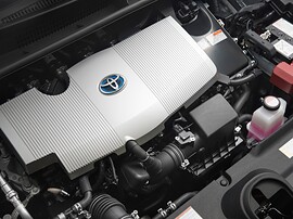 Toyota Prius лифтбек 1.8 AT Люкс: Моторный отсек