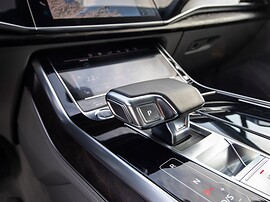 Audi Q7 (II поколение рестайлинг, 2019 - 2022 г.в.): Селектор передач на центральной консоли
