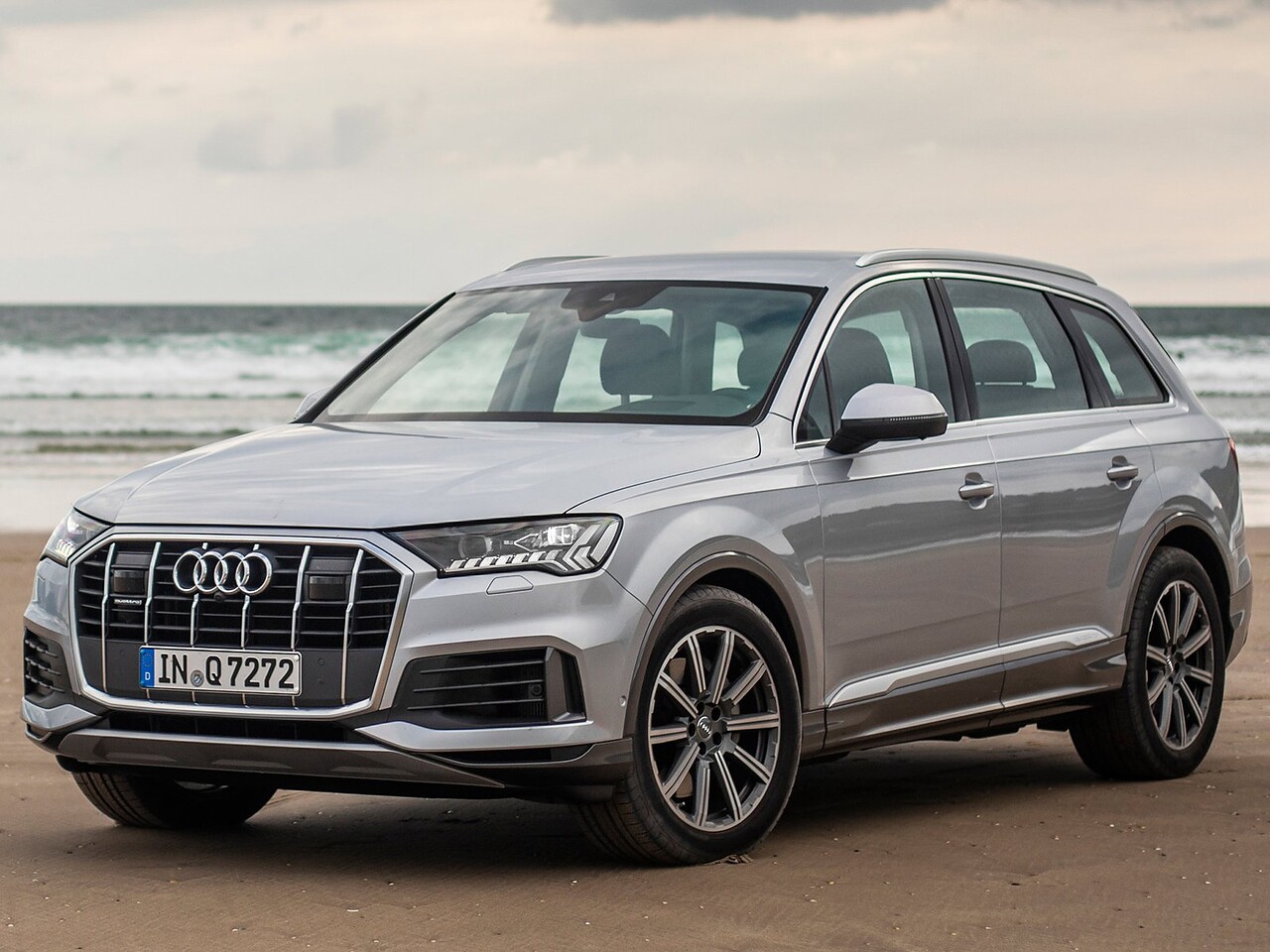 Audi Q7 (II поколение рестайлинг, 2019 - 2022 г.в.): На открытой площадке