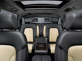 Audi Q7 6.0 V12 TDI quattro AT: Салон с видом из багажника