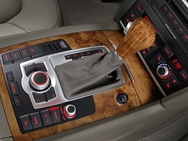 Audi Q7 6.0 V12 TDI quattro AT: Органы управления на центральной консоли