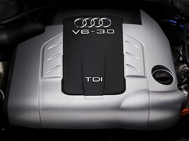 Audi Q7 6.0 V12 TDI quattro AT: Верхняя часть двигателя под крышкой