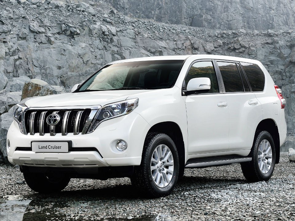 Toyota Land Cruiser Prado (J150 рестайлинг, 2013 - 2017 г.в.): Три четверти спереди в карьере
