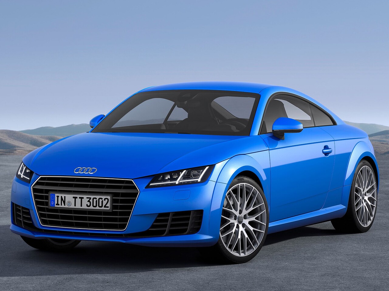 Audi TT купе (8S, 2014 - 2019 г.в.): вид спереди сбоку в студии