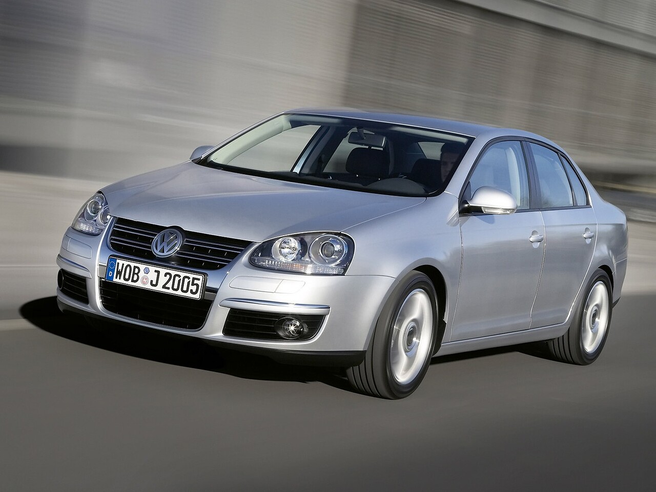 Volkswagen Jetta 1.9 TDI MT Trendline (1K222A): вид спереди сбоку в движении