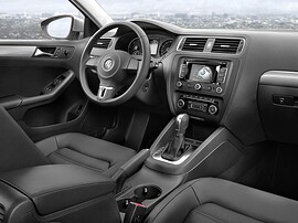 Volkswagen Jetta седан 1.6 AT Comfortline: передний салон с тёмной обивкой