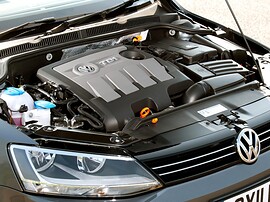 Volkswagen Jetta седан 1.6 AT Comfortline: моторный отсек