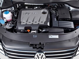 Volkswagen Passat седан 2.0 TDI AT Highline: Моторный отсек