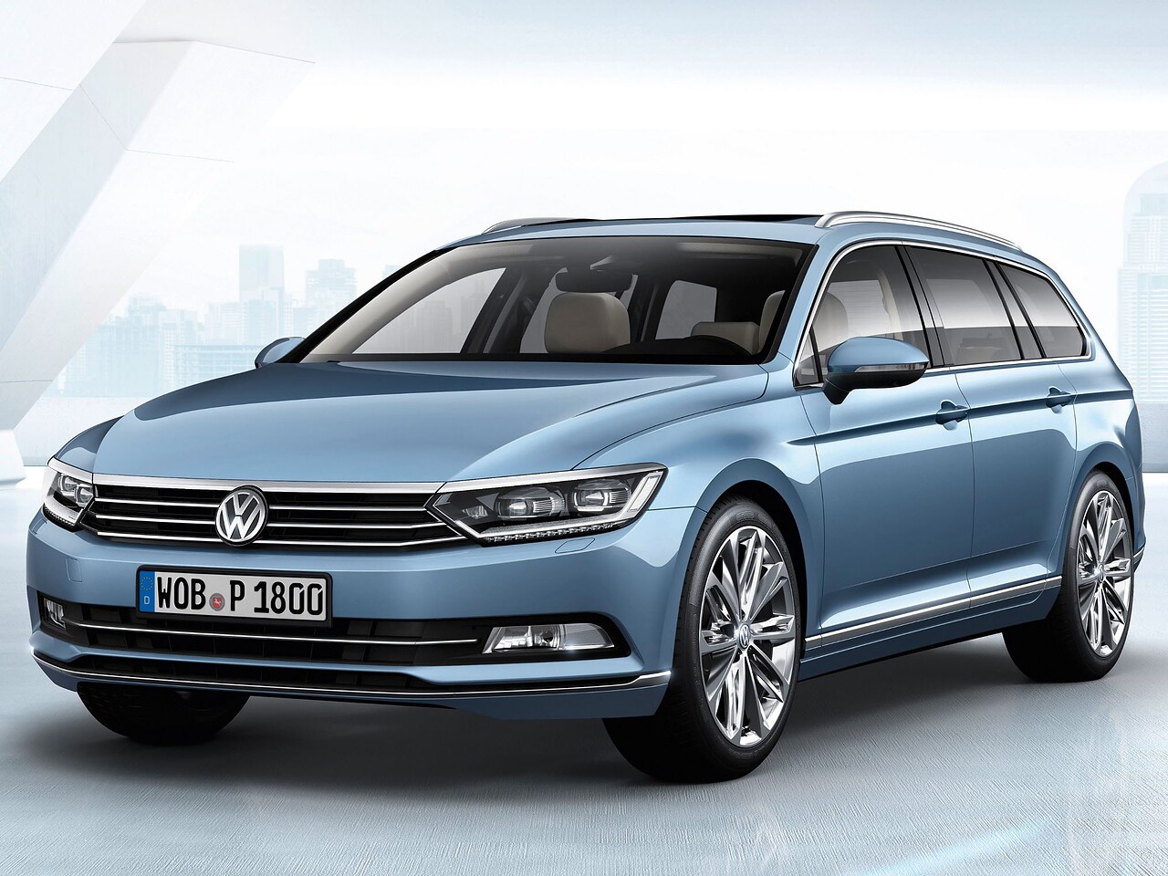 Volkswagen Passat универсал 2.0 TDI AT Highline: Три четверти спереди на сером фоне