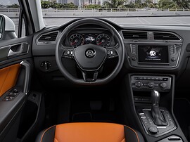 Volkswagen Tiguan (II поколение, 2016 - 2021 г.в.): Салон, руль и передние сиденья