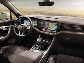 Volkswagen Touareg 3.0 TDI AT Exclusive Atmosphere: Салон, центральная консоль