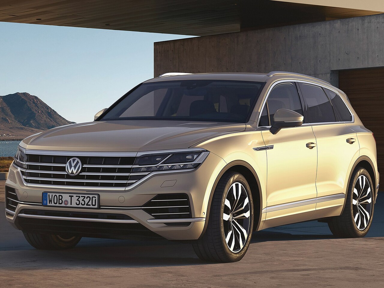 Volkswagen Touareg (III поколение, 2018 - 2022 г.в.): Три четверти спереди под мостом