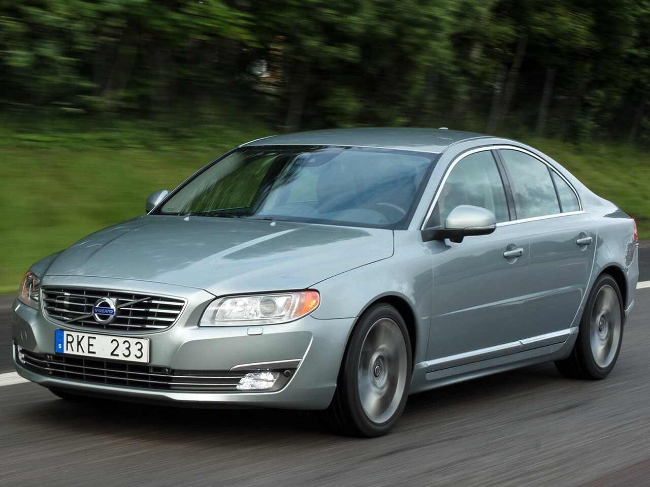 Volvo S80 (II поколение рестайлинг, 2013 - 2016 г.в.): Три четверти спереди в движении