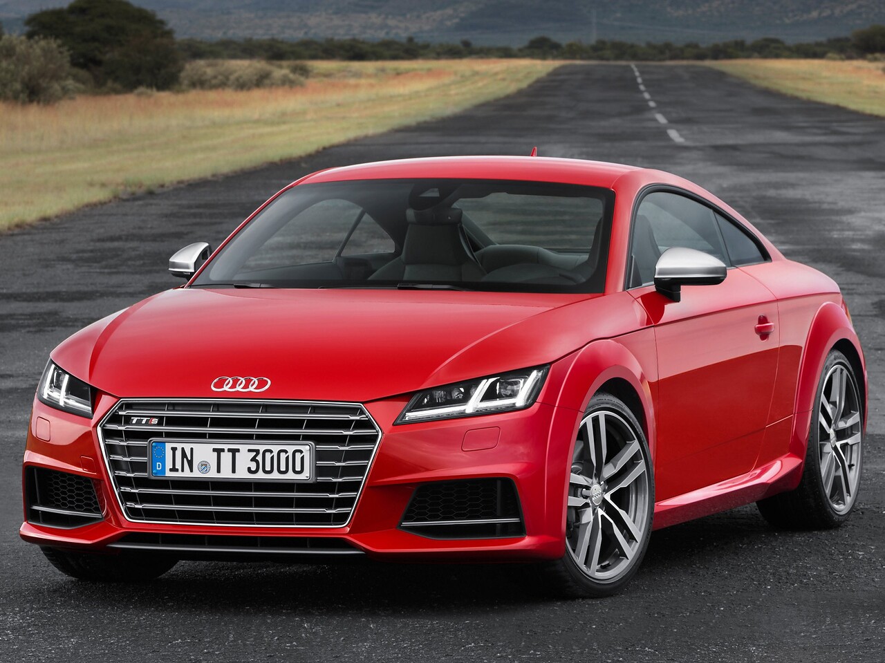Audi TT S купе (8S, 2014 - 2017 г.в.): На дороге на фоне гор