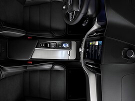 Volvo XC60 (II поколение, 2017 - 2021 г.в.): Центральная консоль сверху