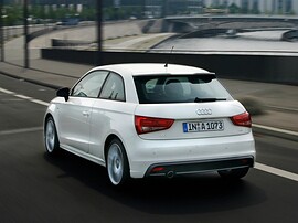 Audi A1 хэтчбек 3-дв. 1.4 TFSI AT Attraction: Сзади три четверти на мосту