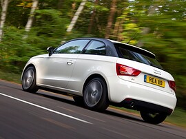 Audi A1 хэтчбек 3-дв. 1.4 TFSI AT Attraction: Сзади три четверти в движении