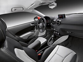 Audi A1 хэтчбек 3-дв. 1.4 TFSI AT Attraction: Салон, панель и передние сиденья