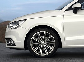 Audi A1 хэтчбек 3-дв. 1.4 TFSI AT Attraction: Крупный план переднего колеса
