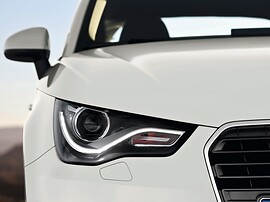 Audi A1 хэтчбек 3-дв. 1.4 TFSI AT Attraction: Крупный план передней фары
