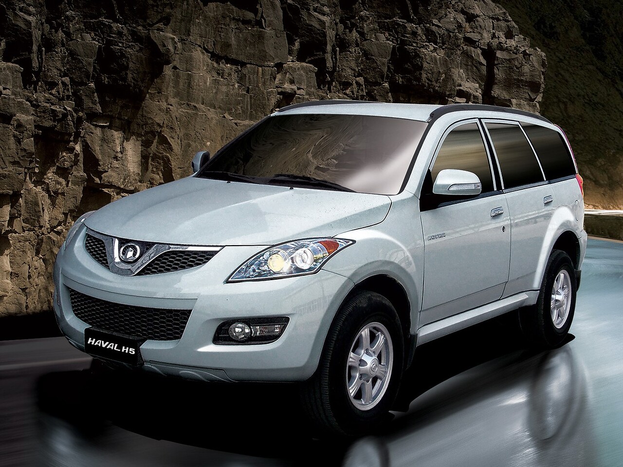 Great Wall Hover H5 2.0d MT Luxe: Три четверти спереди, серебристый кузов