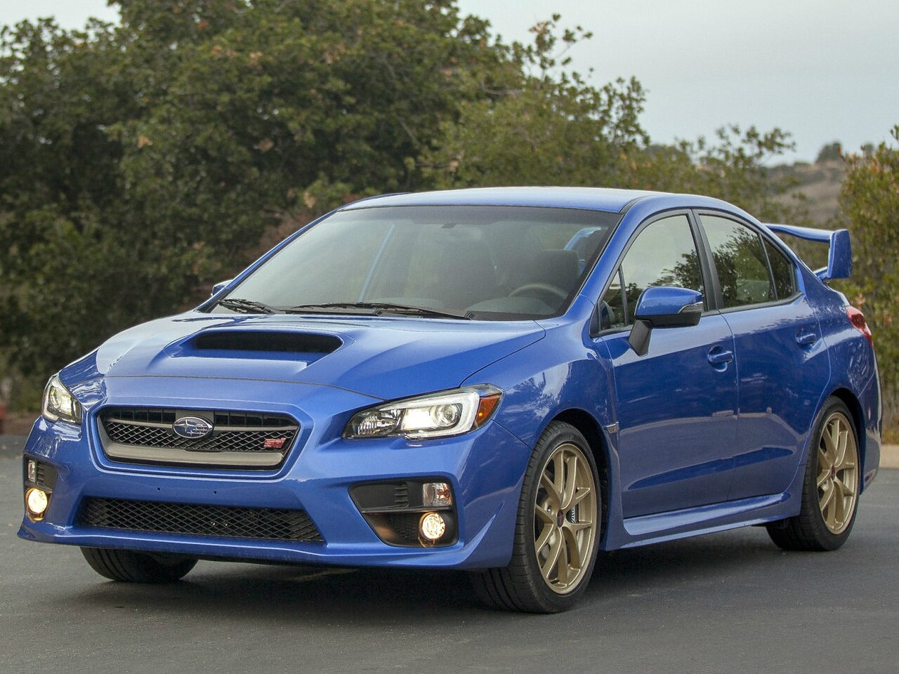 Subaru WRX STI (IV поколение, 2014 - 2016 г.в.): Три четверти спереди, синий кузов