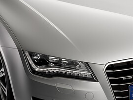 Audi A7 лифтбек (I поколение, 2010 - 2014 г.в.): Крупный план передней фары