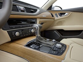 Audi A7 лифтбек (I поколение, 2010 - 2014 г.в.): Центральная консоль с отделкой