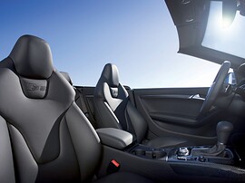 Audi S5 кабриолет 3.0 TFSI quattro AT: Передние кресла и центральная консоль