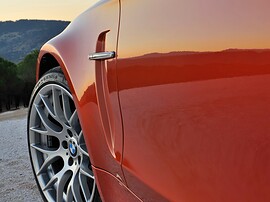 BMW 1-я серия М (E82, 2010 - 2014 г.в.): Переднее колесо и воздухозаборник на крыле