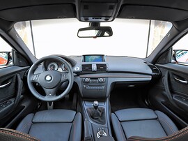 BMW 1-я серия М (E82, 2010 - 2014 г.в.): Салон: передние сиденья, руль и центральная консоль